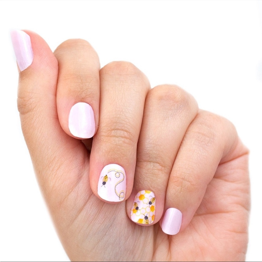 *Exclusive* Color Street: Bee You | Pastel Pink Spring Summer Honeycomb Whimsy - Picture 10 of 13